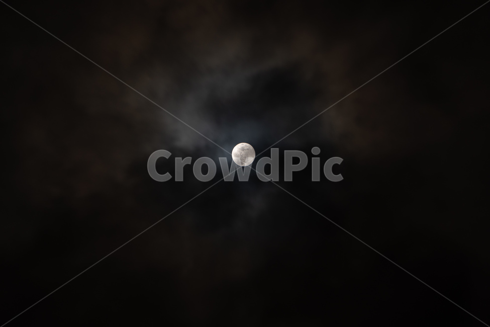 운치있는달,aluckymonth,구름에가린달,cloudymoon,보름달,fullmoon,야경,밤,풍경,nightscape,night,landscape,nature,자연,outdoors,옥외,astronomy,천문학,universe,우주,moon,달,outer space,대기권 밖
