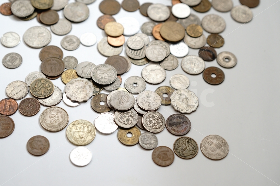 	동전,코인,외화,돈,머니,잔돈,돈뭉치,금융,외국돈,다양성,수집,금융,돈,finance,banking,money