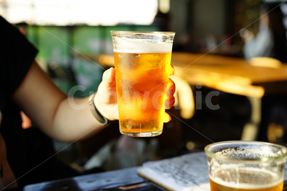 맥주,비어,음료,사람,생맥주,원샷,갈증,더위,시원,여름,건배,손,카페,호프,갈증해소,더위사냥,사람,인물,인간,human,person,술,주류,alcohol
