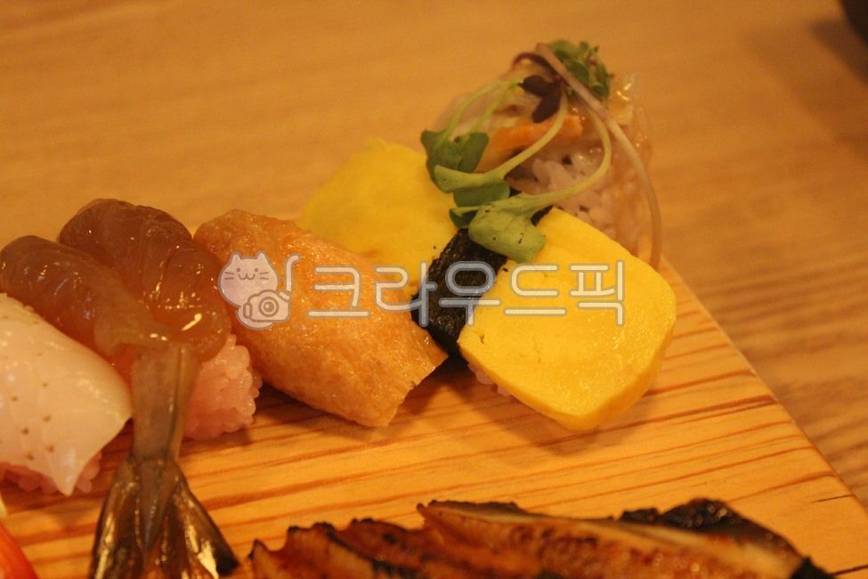 모듬초밥,새우초밥,간장새우초밥,간장새우,유부,유부초밥,초밥,계란초밥,스시,계랸,일본음식,일식,요리,일본요리,밥,쌀,계란지단,food,sushi,음식,식재료,요리,food,cook,meal,dishes,food reserves