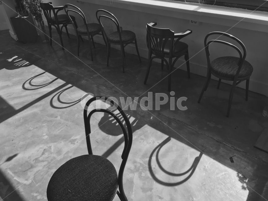 흑백,햇빛,그림자,의자,옥상,상수,흑백,모노톤,monochrome,black and white,인테리어,실내디자인,interior design