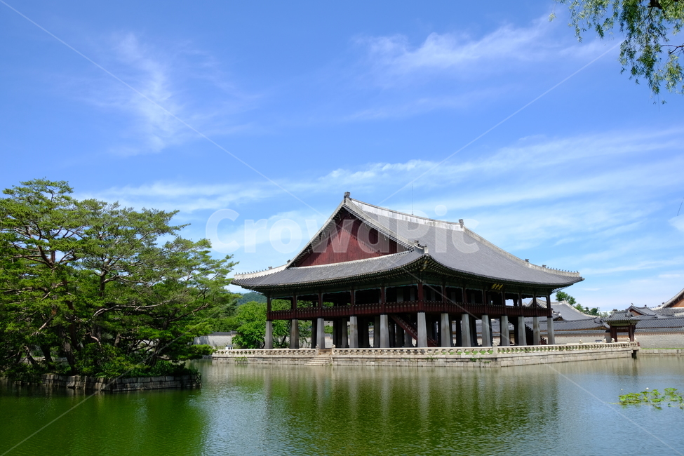 경복궁,경회루,호수,한옥,한국,식물,하늘,푸른,한국전통,한국문화,korean traditional,korean culture,랜드마크,landmark,tourist attraction,한국랜드마크,한국관광지,한국명소,korea landmark,korea tourist attraction,건축물,건물외관,exterior,building,structure,architecture,construction
