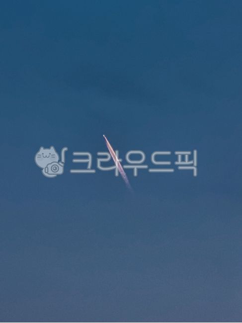 cloud,sky,contrail,blue,white,airplane,trajectory