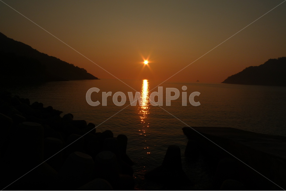 일몰,바다,바닷가,노을,태양,풍경,섬,자연,풍경,nature,landscape,light,빛,flare,플레어,sunlight,햇빛,outdoors,옥외,dusk,황혼,sky,하늘,dawn,새벽,red sky,붉은 하늘,sunset