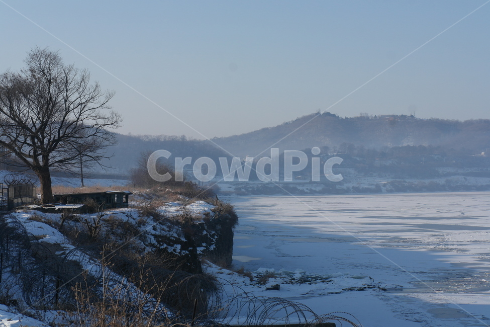 임진강,얼러붙은강,눈덮인강,설경,나목,겨울,계절,winter,season,자연,풍경,nature,landscape,outdoors,옥외