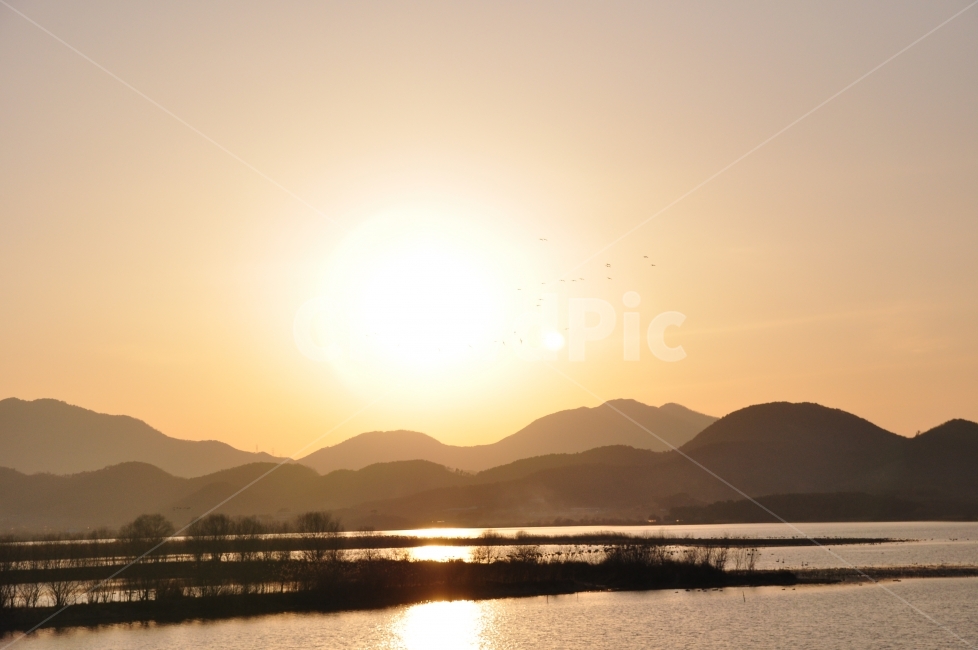 석양,호수,태양,하늘,감성,노을,풍경,sunset,sun,sky,lake,emotional,landscape,korea,자연,풍경,nature,landscape,한국자연풍경,한국자연경관,korea nature landscape,flare,플레어,light,빛,sunlight,햇빛,outdoors,옥외