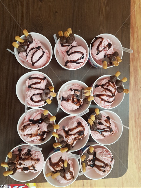 Strawberry flavor,ice cream,chocolate syrup,snack,cup ice cream