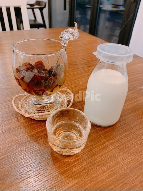 큐브라떼,음료,커피,아이스,큐브음료,drink,Coffee