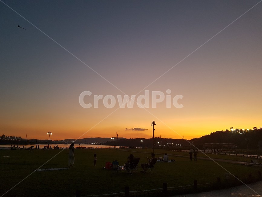 공원,붉은노을,붉은하늘,풍경,저녁노을풍경,야경,밤,풍경,nightscape,night,landscape,nature,자연,outdoors,옥외,grass,잔디,plant,식물
