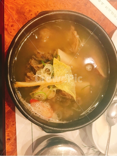 bowl,사발,food,식품,dish,요리,meal,식사,soupbowl,수프그릇,해장,국물요리,국물,뜨거운음식,hotfood,koreanfood,김,모락모락,고기,beef,음식,음식점,식사시간,아침,점심,저녁