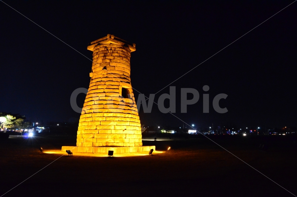 경주,첨성대,야경,문화재,여행지,한국,여행,밤,조명,야경,밤,풍경,nightscape,night,landscape,랜드마크,landmark,tourist attraction,한국전통,한국문화,korean traditional,korean culture,architecture,건축물,building,건물,tower,탑