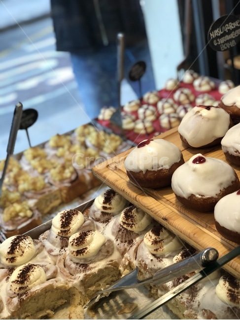 dessert,bakery,donut,cinnamon roll,Choco,sweets,europe
