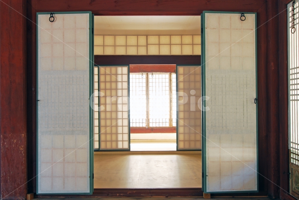 한옥,기와집,실내,방,인테리어,창호,문,방문,궁,궁궐,궁중,집,주택,바닥,한국,전통,한국전통,전통건축,고건축,건축,한국전통,한국문화,korean traditional,korean culture,인테리어,실내디자인,interior design