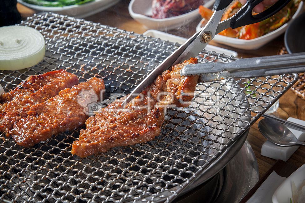 목살,목살양념구이,돼지고기,고기,양념갈비,목살양념,양념고기,양념목살구이,양념목살,숙성목살,목살숙성,고깃집,고기집,먹방,맛집,먹거리,구이,돼지구이,목살구이,양념돼지갈비,식당,식사,요리,음식,한국음식,한국요리,전통음식,food,한식,한정식,돼지목살구이,돼지목살,돼지갈비,숯불돼지갈비,숯불돼지양념갈비,음식,식재료,요리,food,cook,meal,dishes,food reserves