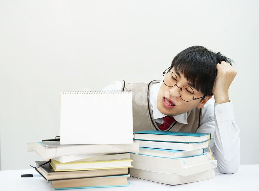 수능,교육,학생,교복,시험,강의,수업,고등학생,고3,남고생,남자고등학생,남고,수능시험,기말고사,중간고사,모의고사,exam,quiz,test,학업,공부,남자,남학생,사람,인물,인간,human,person,얼굴표정,facialexpression,face,남성,man,male,학교,education,learning,study,schoo,사람,인물,인간,human,person,얼굴표정,facial expression,face,남성,남자,man,male,감정표현,기분,feeling,emotion,교육,학교,공부,education,learning,study,school