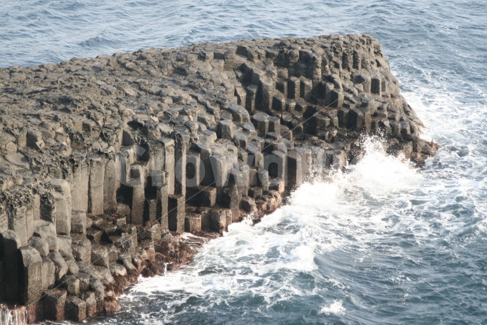 자연,자연물,제주도,바다,파도,바닷가,해변,주상절리,자연,풍경,nature,landscape,제주도,jeju,jeju island,outdoors,옥외,ocean,대양,water,물,sea,shoreline,해안선,cliff,낭떠러지