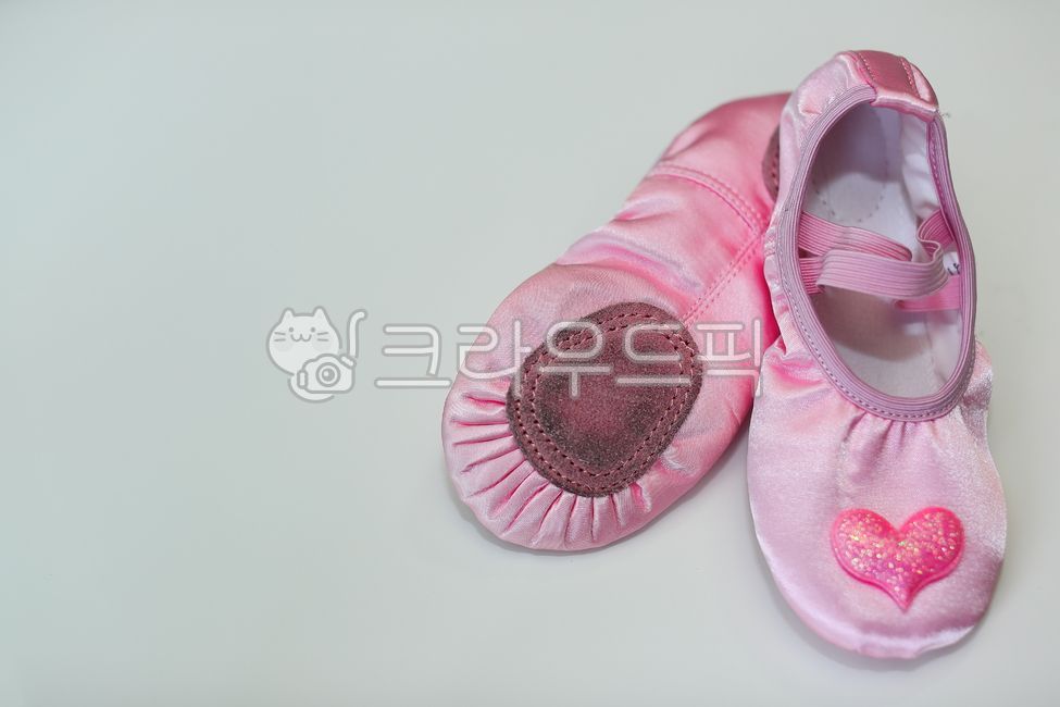 dancing,pink,ballerina,ballet school,toe shoes,instrument,apparel,cute,music,children,comeliness,shoe,kids,art,footwear,ballet practice,toeshoes,flat shoes,to dance,acoustic,ballet,rhythm,shoes,heart,clothes,little ballerina,balletshoes,ballet academy,Tos