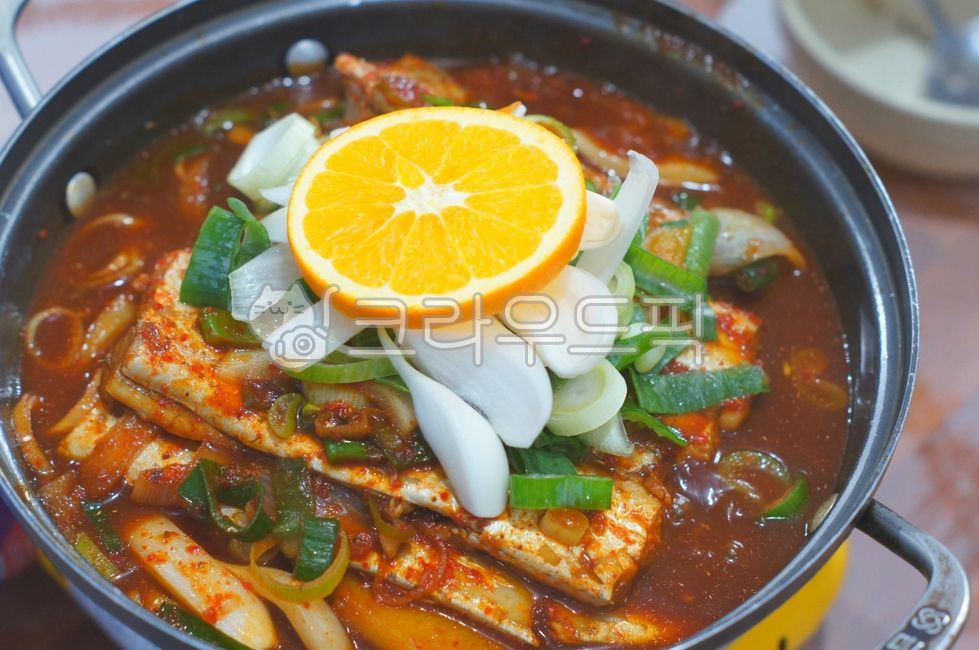 ,stewedjejubeltfish,plating,Braised cutlassfish,local food,fishdishes,Jeju local food,jejulocalfood,fishcuisin,galchijorim,Korean food,kfood,cooking,foodpresentation,seafood,food,braisedcutlassfish,fish dishes,Jeju braised cutlassfish,fish,Plating,localfo