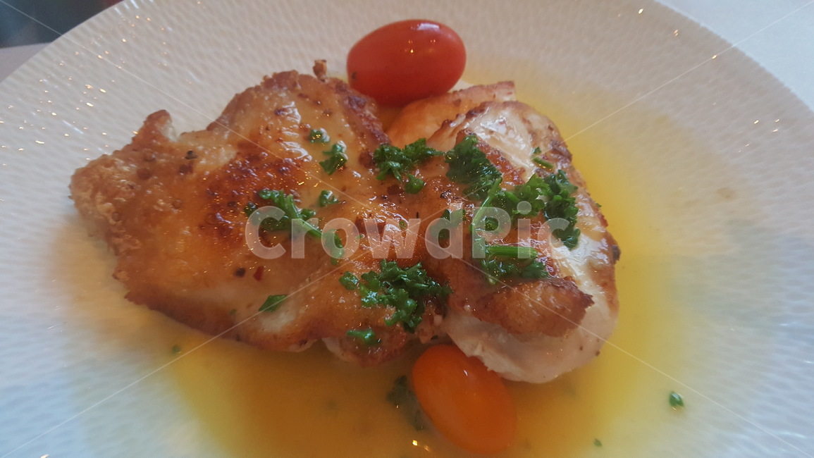 atmosphere,delicious food,pretty,chicken,cook,restaurant,chicken dish,food,meal,emotion,foodreserves,cherry tomatoes,cooking,mukbang,western food