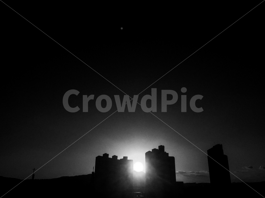 풍경,석양,노을,저녁,하늘,실루엣,밤풍경,밤하늘,흑백사진,도시,풍경,city,landscape,흑백,모노톤,monochrome,black and white,light,빛,flare,플레어