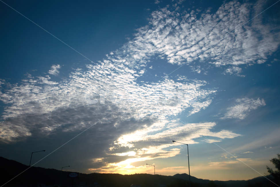 먹구름,하늘,구름,노을,석양,자연,풍경,nature,landscape,outdoors,옥외,sunlight,햇빛,sky