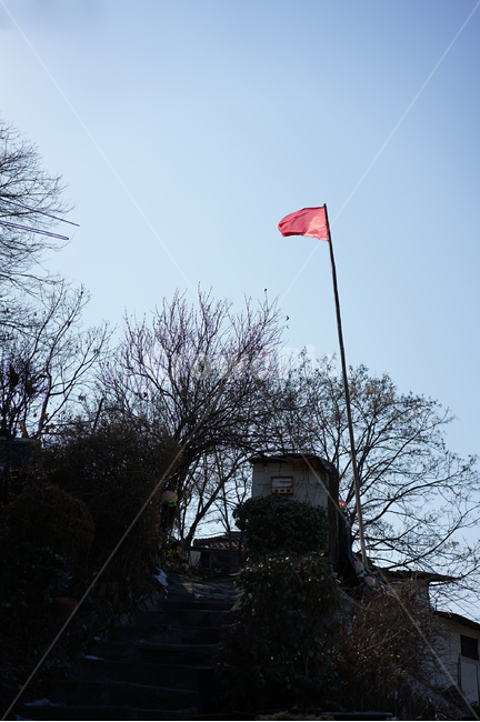 깃발,붉은깃발,옛동네,달동네,골목,동네,자연,풍경,nature,landscape,symbol,상징,flag
