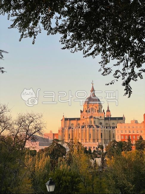 건축물,architecture,대성당,성당,알무데나대성당,마드리드,madrid,스페인,spain,저녁,야경,노을,선셋,sunset