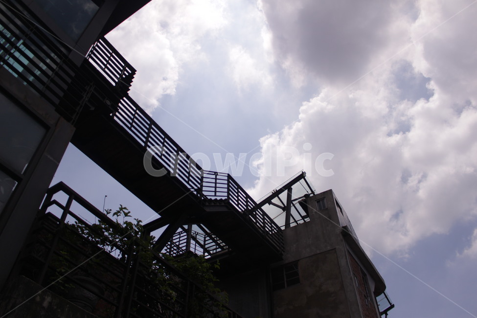 하늘,구름,건물,야외,건물과하늘,sky,cloud