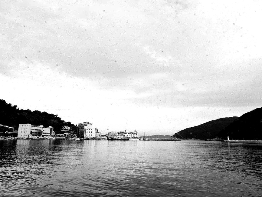 휴식힐링,조용함,자연풍경,감성,흑백,자연,풍경,nature,landscape,흑백,모노톤,monochrome,black and white,water,물,outdoors,옥외