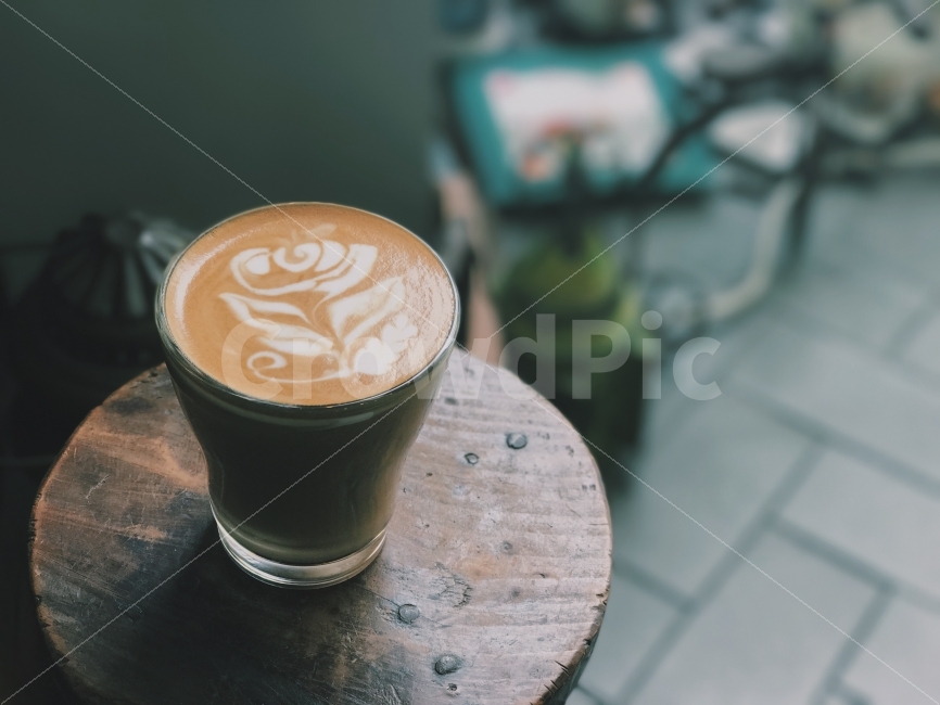 장미꽃,플랫화이트,커피,여유,일상,카페,커피,카페,coffee,cafe,감성,sensible,feeling