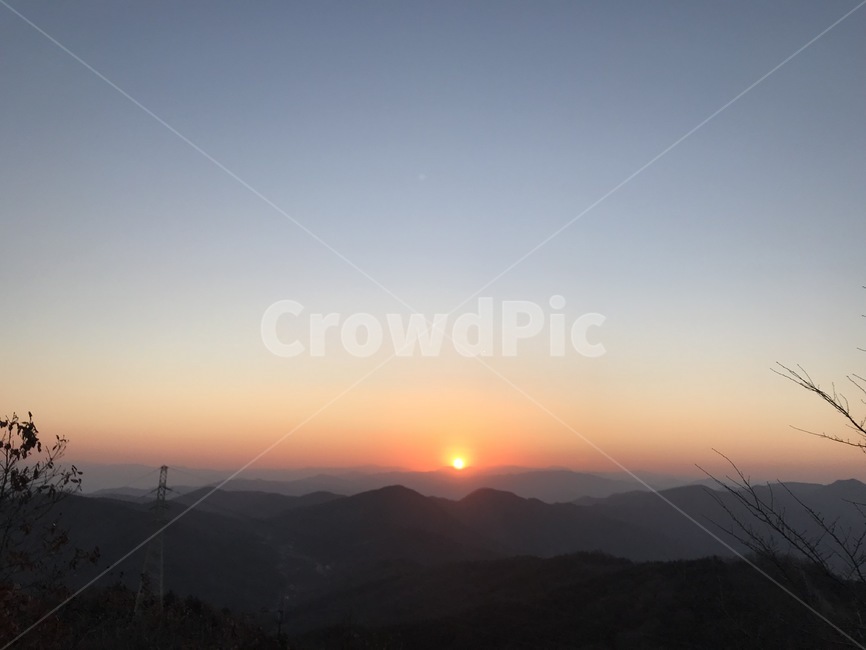 nature,자연,outdoors,옥외,붉은하늘,dusk,황혼,dawn,새벽,일몰,sky,하늘,땅거미,redsky,새해,1월1일,일출,sunrise,새벽하늘