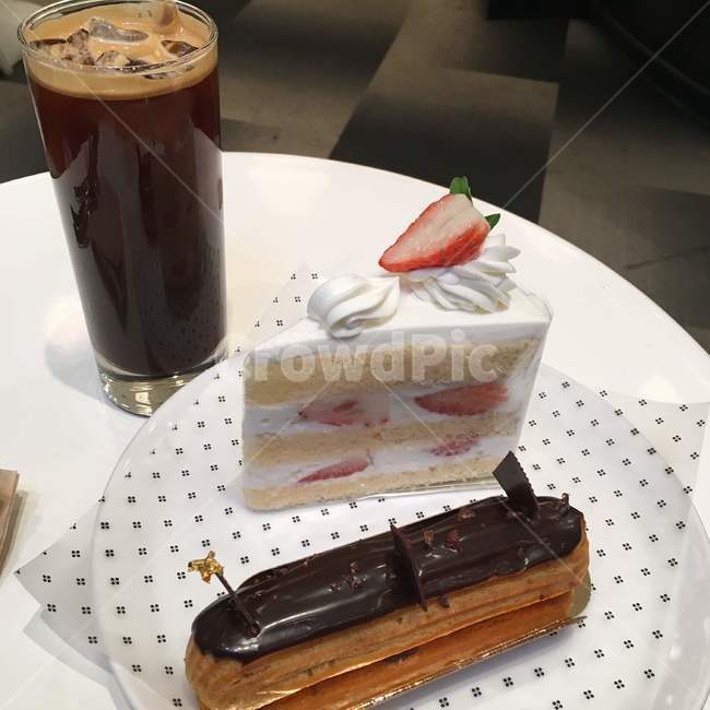 커피,카페,빵,케이크,아메리카노,디저트,coffee,americano,cafe,딸기,딸기케이크,음식,식재료,요리,food,cook,meal,dishes,food reserves,디저트,간식,후식,dessert,snack,커피,카페,coffee,cafe
