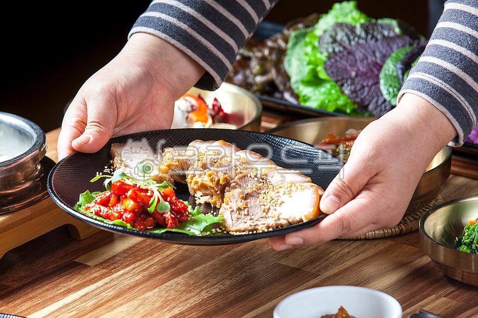 Pork Bossam,Drink snacks,Ssam vegetables,Bossam food,Boiled Pork,Bossam Kimchi,Bossam,wrapping,Pork cold meat,Bossam set meal,pork,vegetable,food,Pork neck bossam,boiled pork,head fish,pork head meat,head meat,Korean food,Boiled pork,pig head,cold cuts