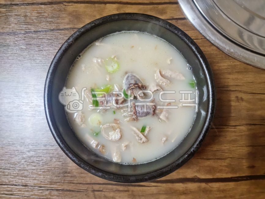 koreanmeal,Eating alone,hangover,rice thief,wooden board,Asian food,rejuvenation,Gukbap,delicacy,1 serving,Haejangguk,health food,warm,koreandishes,Pork dish,earthen pot,comfortfood,mukbang,tasty,soul food,traditional food,blood sundae,soup,snack,meat sun