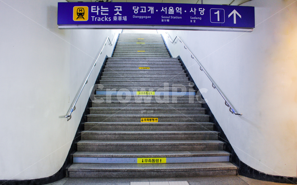 지하철,계단,출근길,서울,역사,타는곳,우측통행,서울행,subway,waytowork,오르막길,4호선,상행선,사당,당고개,서울역,line4,upstairs,toseoul