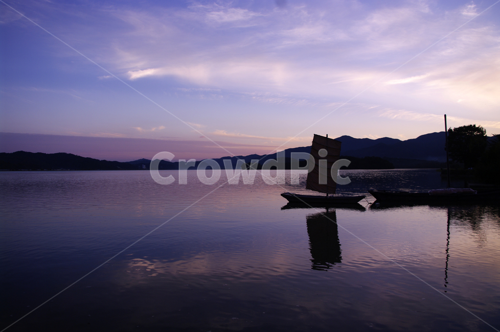 강,하늘,구름,풍경,나룻배,배,노을,sunset,color,자연,풍경,nature,landscape,한국자연풍경,한국자연경관,korea nature landscape,한국전통,한국문화,korean traditional,korean culture,실루엣,그림자,silhouette,shadow,교통,교통수단,traffic,transportation,vehicle,차량,watercraft,선박