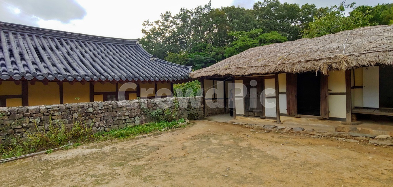 roof,지붕,outdoors,옥외,초가집,민속촌,마당,마루