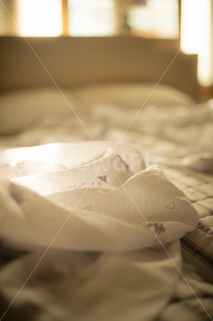 침대,햇살,이불,편안함,휴식,안락함,차분함,따뜻함,포근함,부드러움,bed,blanket,sunlight,morning,comfortable,warm,softness,cozy,휴식,힐링,rest,relaxation,healing,감성,sensible,feeling