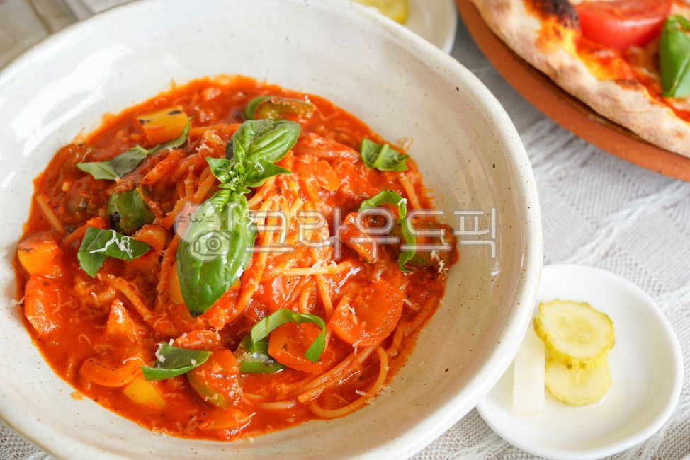 basil,noodles,tomato sauce,Tomato Pasta,sauce,carbohydrate,food,meal,western cuisine,dish,pasta,ingredients,cooking,western food,Noodle dish