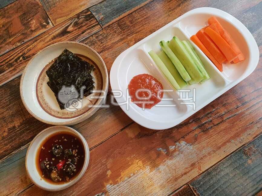 basic side dish,cucumber,snack,restaurant,seaweed,seasoned seaweed,soy sauce,vinegared red pepper paste,sauce,food,Basic snack,vinegared vinegar sauce,carrot