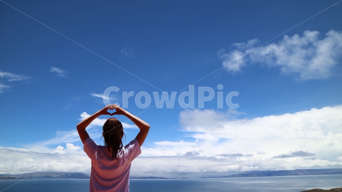 여자,뒷모습,하트,여자뒷모습,하늘,사람,인물,인간,human,person,여성,여자,woman,female,lady,감정표현,기분,feeling,emotion