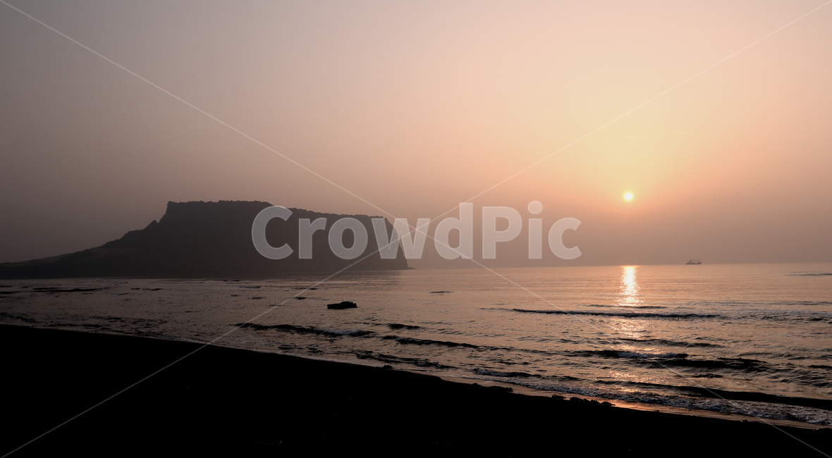 풍경,일출,성산일출봉,제주,유내스코세계자연유산,바다,자연,풍경,nature,landscape,한국자연풍경,한국자연경관,korea nature landscape,제주도,jeju,jeju island,sunlight,햇빛,flare,플레어,light,빛,outdoors,옥외