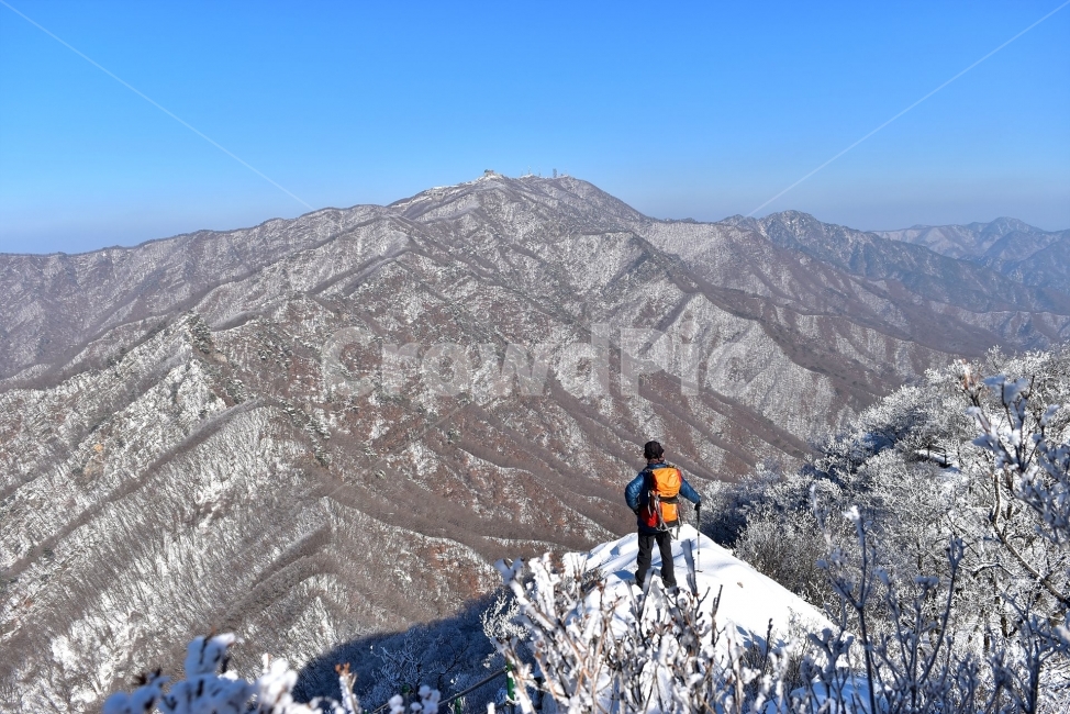 용문산,백운봉,풍경,자연,등산,트레킹,산행,마테호른,두리봉,파란,하늘,상고대,서리꽃,눈꽃,눈,눈풍경,양평,겨울,힐링,산행지,국내여행,자연풍경,산사진,비경,100대명산,감성,조망,전망,자연휴양림,세수골,겨울왕국,아름다운,수려한,겨울,계절,winter,season,자연,풍경,nature,landscape,한국자연풍경,한국자연경관,korea nature landscape,사람,인물,인간,human,person,남성,남자,man,male,여행,휴가,traveling,vacation,trip,스포츠,레저,운동,sports,leisure,exercise,mountain,산,mountain range,산맥,outdoors,옥외,peak,피크