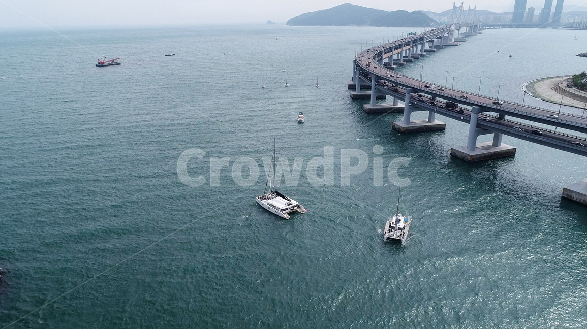 요트,광안리,광안대교,관광,시원한,바다풍경,바다,바닷가,향해,항공촬영,교통,부산,여름,도시,풍경,city,landscape,한국도시풍경,한국도시경관,korea cityscape,교통,교통수단,traffic,transportation,vehicle,차량,boat,보트,water,물