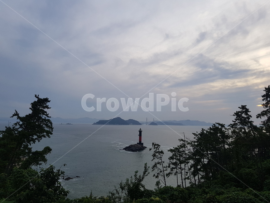 바다,하늘,자연,등대,노을,nature,sea,등대,lighthouse,outdoors,옥외,land,땅,water,물,ocean,대양,shoreline,해안선,coast,연안