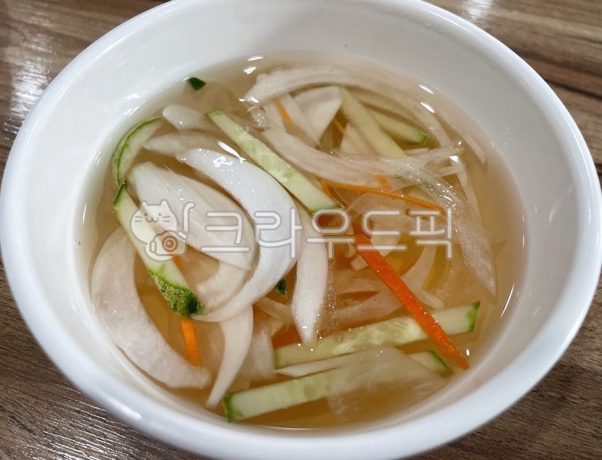 오이냉국,냉국,시원한,오이,당근,양파,야채,채소,별미,음식,요리,사발,식사,식재료,먹방,식물,국물,food,plant,meal,cook,dish,bowl