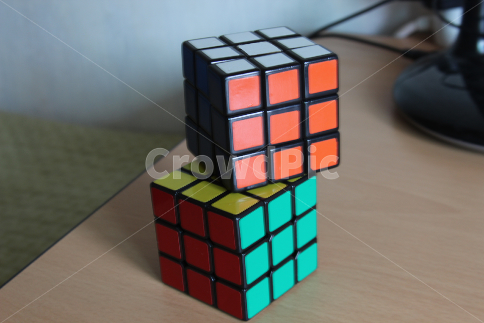 큐브,cube,정육면체,3x3x3,퍼즐,두뇌게임,두뇌발달,빨간색,초록색,노랑색,주황색,하얀색,사물,물건,오브젝트,thing,object,matter