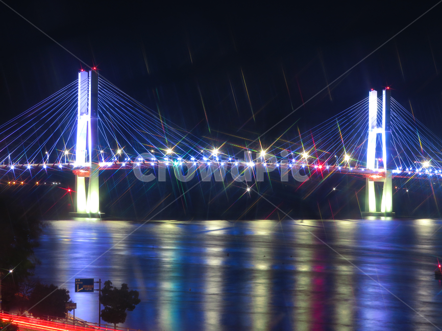 다리,bridge,야경,삼천포대교,주탑,경상남도,사천,바다,불빛,교통,도로,night,landscape,풍경,빛갈라짐,view,장노출,남해,랜드마크,야경,밤,풍경,nightscape,night,landscape