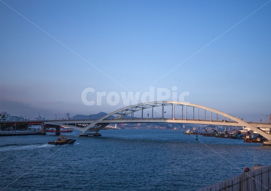 한국,부산광역시,영도,배,바다,하늘,다리,건축물,건물외관,exterior,building,structure,architecture,construction
