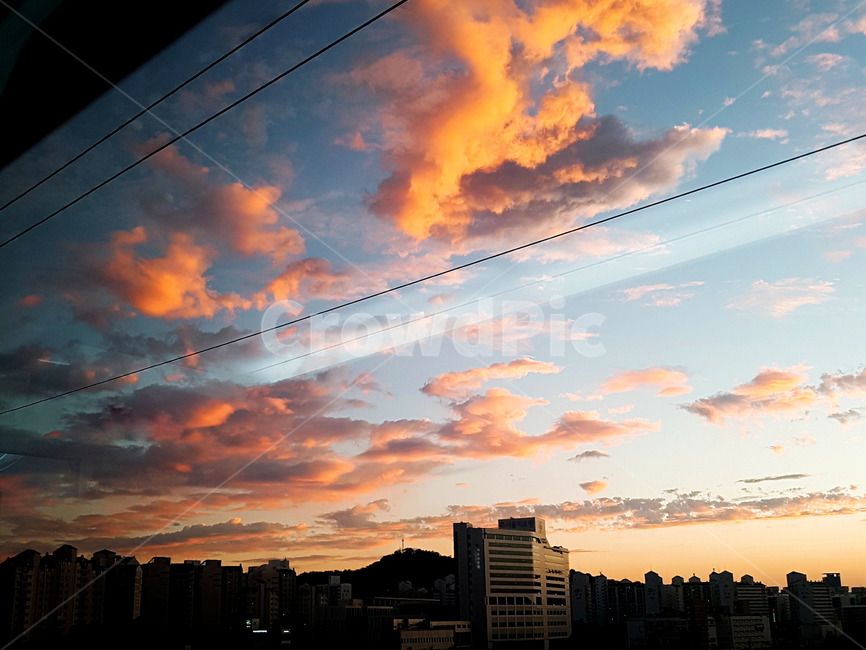 하늘,석양,구름,붉은석양,붉은하늘,지는해,풍경,nature,landscape,노을,일몰,sunset,도시,풍경,city,landscape,cable,케이블,power lines,전력선,electric transmission tower,송전탑